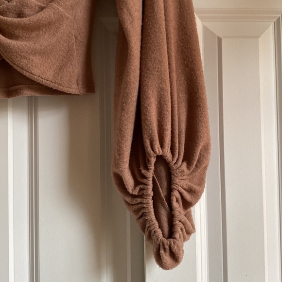 🆕 bacio brushed crop long sleeve - Picture 4 of 6